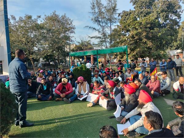 strong protest against imposition of tet condition on employed teachers