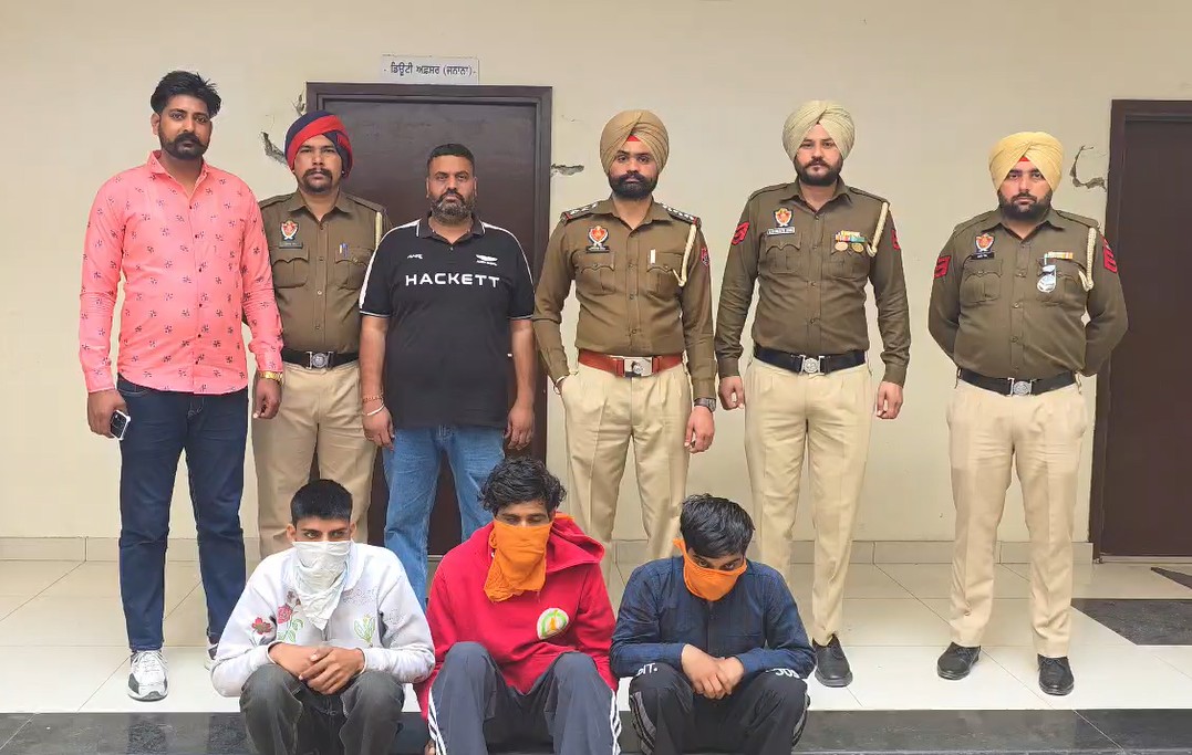 ਪ੍ਰਵਾਸੀ ਮਜ਼ਦੂਰਾਂ ''ਤੇ ਹਮਲਾ ਕਰਨ ਵਾਲੇ ਚੜ੍ਹੇ ਪੁਲਸ ਅੜਿੱਕੇ, ਪਿਸਤੌਲਾਂ ਤੇ ਹੈਂਡ ਗ੍ਰਨੇਡ ਬਰਾਮਦ