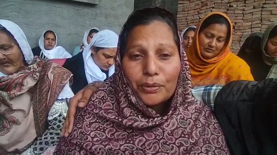 ਲਾਅ ਕਾਲਜ ਗੋਲੀਕਾਂਡ: 'ਮੇਰੇ ਪੁੱਤ ਜੱਜ ਬਣਨਾ ਚਾਹੁੰਦਾ ਸੀ', ਰੌਂਦੀ ਮਾਂ ਨੇ ਕੁੜੀ 'ਤੇ ਲਾਏ ਦੋਸ਼