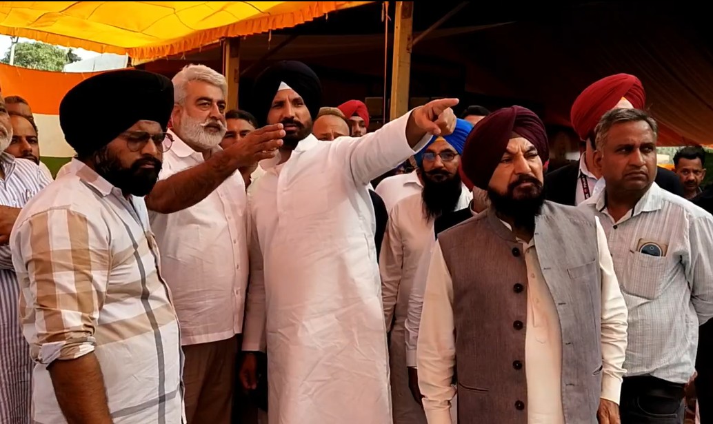 ਰਾਹੁਲ ਗਾਂਧੀ ਦੀ ਰੈਲੀ ਲਈ ਪ੍ਰਬੰਧਾਂ ਦਾ ਜਾਇਜ਼ਾ ਲੈਣ ਬਰਨਾਲੇ ਪਹੁੰਚੇ ਰਾਜਾ ਵੜਿੰਗ