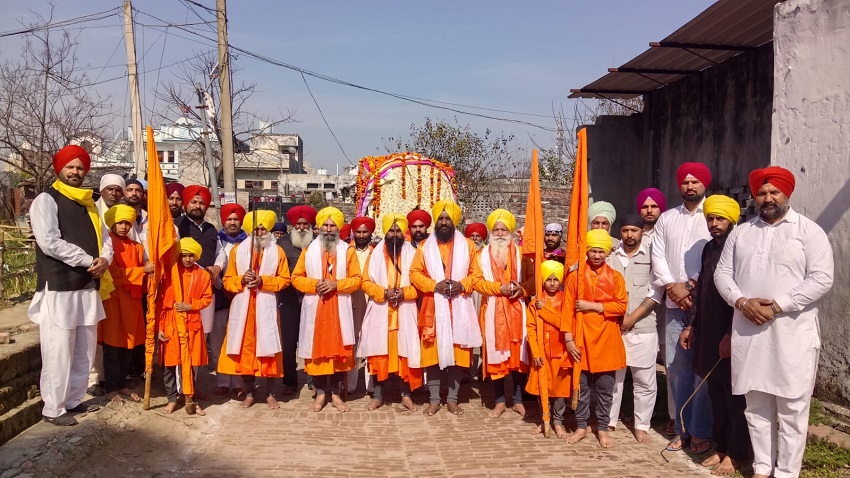 ਪ੍ਰਕਾਸ਼ ਪੁਰਬ ਸਬੰਧੀ ਪਿੰਡ ਝਾਵਾਂ ਵਿਖੇ ਮਹਾਨ ਨਗਰ ਕੀਰਤਨ ਸਜਾਇਆ ਗਿਆ