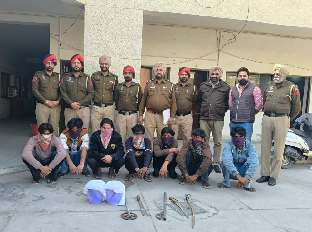 ਲੁੱਟ ਦੀ ਵੱਡੀ ਵਾਰਦਾਤ ਨੂੰ ਅੰਜਾਮ ਦੇਣ ਦੀ ਤਿਆਰੀ ਕਰ ਰਿਹਾ ਗਿਰੋਹ ਹਥਿਆਰਾਂ ਸਣੇ ਗ੍ਰਿਫ਼ਤਾਰ