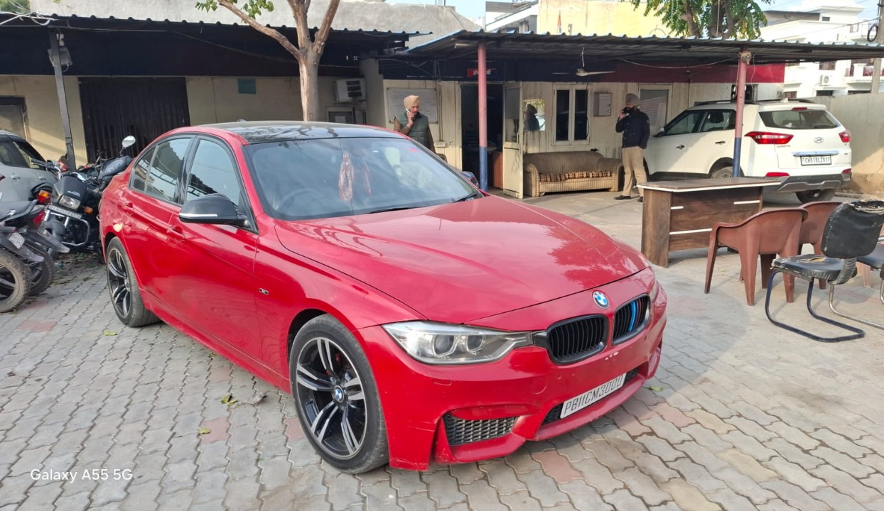 ਕਾਲੇ ਸ਼ੀਸ਼ਿਆਂ ਵਾਲੀ BMW ''ਚ ਬੈਠੇ ਮੁੰਡਿਆਂ ਤੋਂ ਚਿੱਟਾ ਅਤੇ ਡਰੱਗ ਮਨੀ ਬਰਾਮਦ