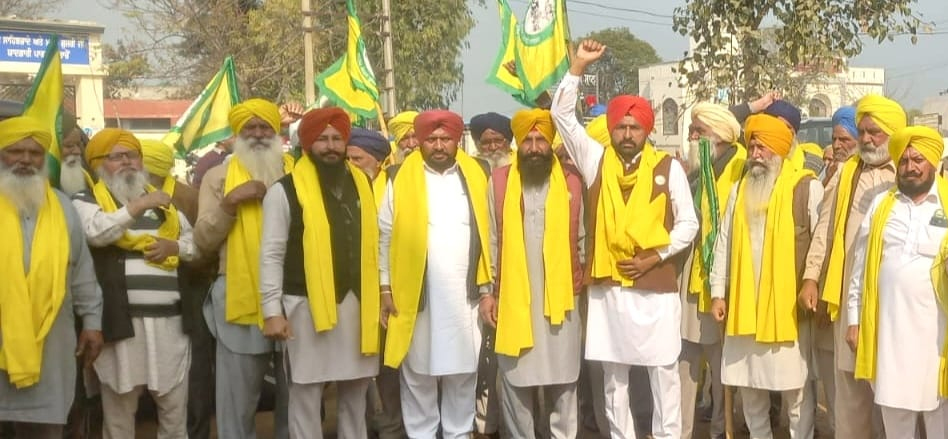 ਮਾਨ ਸਰਕਾਰ ਖਿਲਾਫ਼ ਕਿਸਾਨਾਂ ਦਾ ਤਿੱਖਾ ਰੋਸ, ਰਿਹਾਅ ਆਗੂਆਂ ਦਾ ਸਨਮਾਨ