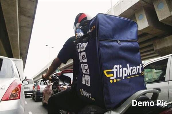 flipkart delivery boy robbed