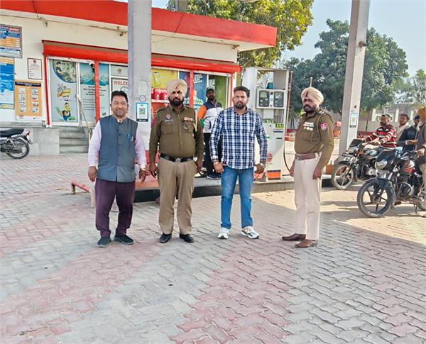 sho mahal kalan  checking the city