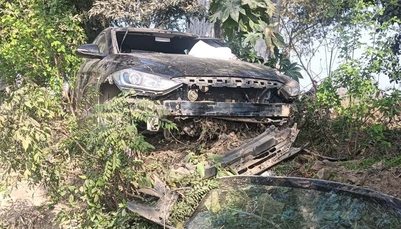 ਖ਼ਸਤਾ ਹਾਲਤ ਸੜਕ ਕਾਰਨ ਵਾਪਰਿਆ ਸੜਕ ਹਾਦਸਾ, ਕਾਰ ਦੇ ਉੱਡੇ ਪਰਖੱਚੇ