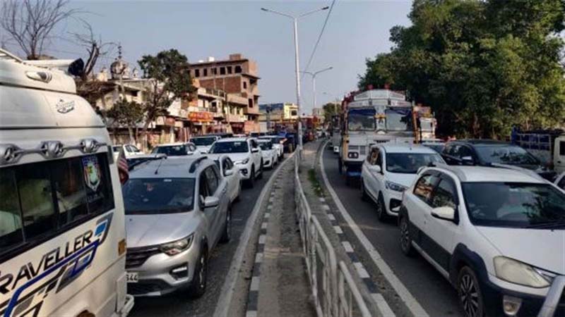 ਭੜਕੇ ਅਧਿਆਪਕਾਂ ਨੇ ਸ੍ਰੀ ਅਨੰਦਪੁਰ ਸਾਹਿਬ-ਚੰਡੀਗੜ੍ਹ ਮਾਰਗ ਕੀਤਾ ਜਾਮ! ਕਿਹਾ ਜੇਕਰ 27 ਫਰਵਰੀ ਨੂੰ...