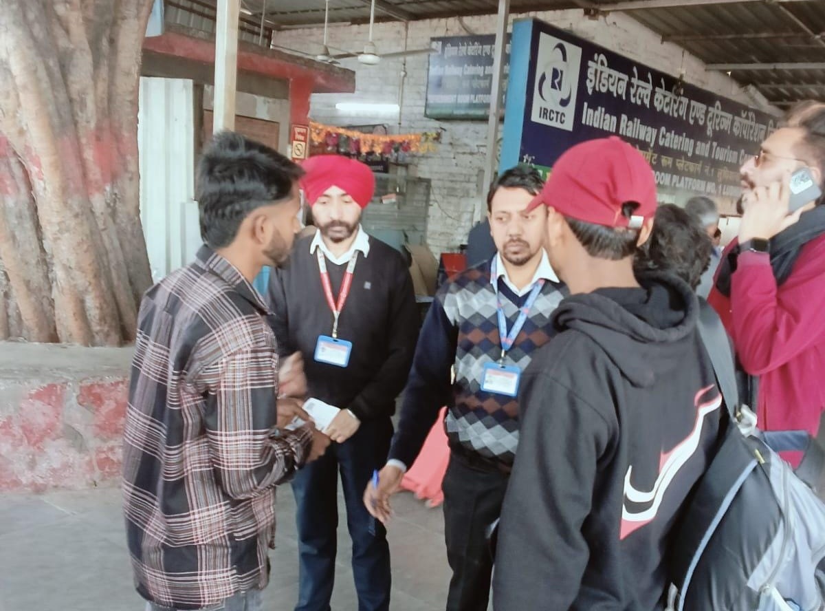 ਲੁਧਿਆਣਾ ਰੇਲਵੇ ਸਟੇਸ਼ਨ ''ਤੇ ਵਿਸ਼ੇਸ਼ ਚੈਕਿੰਗ, ਬਿਨਾਂ ਟਿਕਟ ਯਾਤਰੀਆਂ ਤੋਂ ਵਸੂਲੇ 2.77 ਲੱਖ ਰੁਪਏ