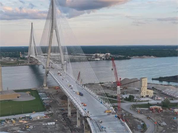 us president trump threatens to block opening of us canada bridge