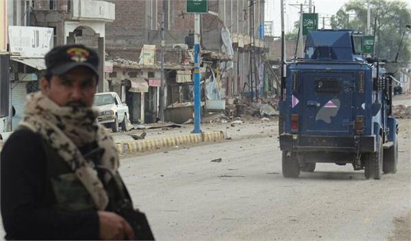 unidentified gunmen kill three militants in northwest pakistan