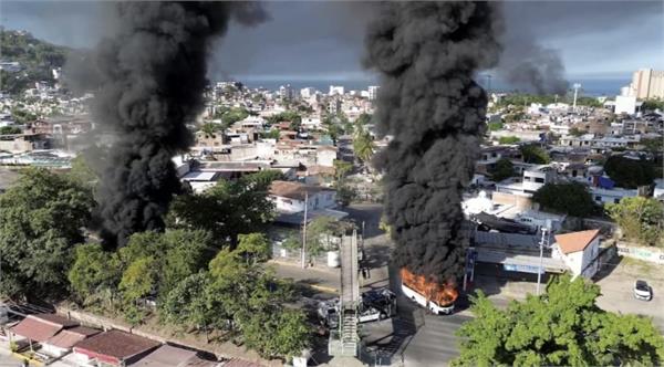 canada urges people to avoid traveling to mexico