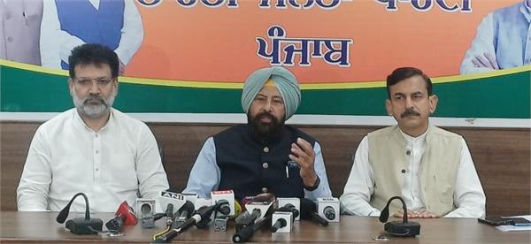 silence on mnrega scams exposes congress  s intentions  dhillon