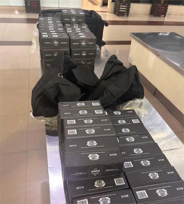 iphones worth rs 89 33 lakh seized from 3 passengers coming from sharjah