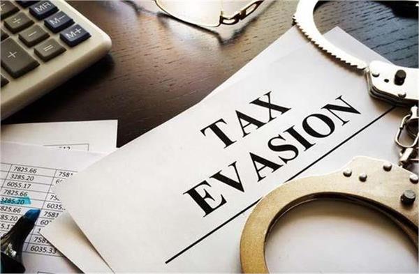 big action by income tax department in hyderabad