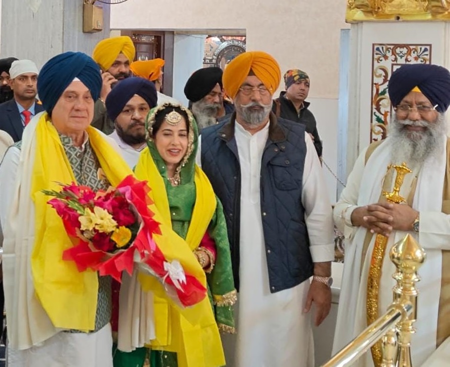 ਦਸਤਾਰ ਸਜਾ ਕੇ ਗੁਰਦੁਆਰਾ ਸ੍ਰੀ ਬੰਗਲਾ ਸਾਹਿਬ ਨਤਮਸਤਕ ਹੋਏ ਸਪੇਨ ਦੇ ਰਾਜਦੂਤ