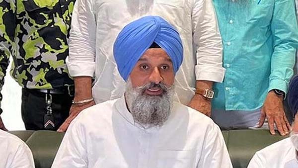 ਬਿਕਰਮ ਮਜੀਠੀਆ ਨੇ ਚੰਦੂਮਾਜਰਾ ਤੇ ਸੁਰਜੀਤ ਰੱਖੜਾ ਦੇ ਲਾਏ ਗੋਡੀਂ ਹੱਥ, ਛਿੜੀ ਨਵੀਂ ਚਰਚਾ