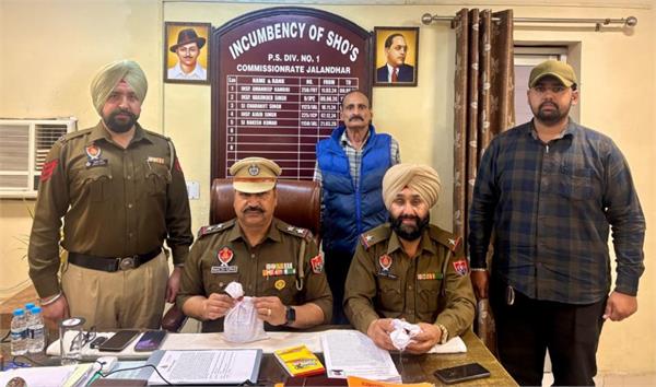 drug smuggler arrested with 135 grams heroin and 15 grams   ice  