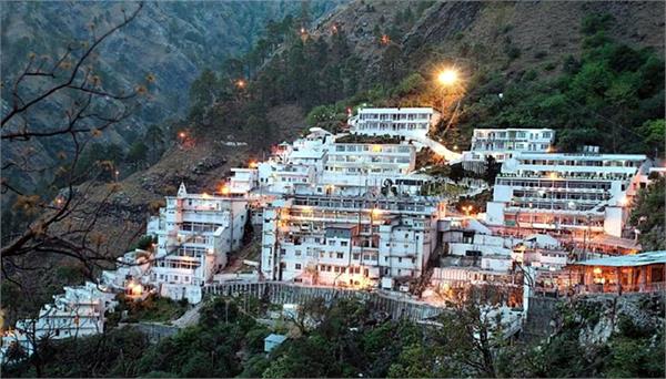 woman making video inside mata vaishno devi holy cave
