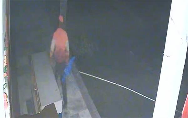 the act of a vicious thief was captured on cctv
