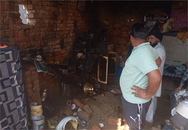 fire broke out due to gas cylinder leak  major accident averted
