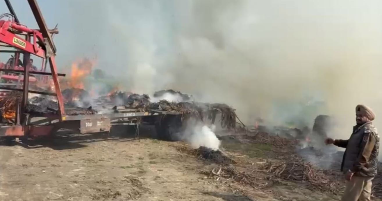 ਦੋਰਾਂਗਲਾ ਨੇੜੇ ਟਰੈਕਟਰ-ਟਰਾਲੀ ਨੂੰ ਲੱਗੀ ਅੱਗ, ਵੱਡਾ ਜਾਨੀ ਨੁਕਸਾਨ ਟਲਿਆ