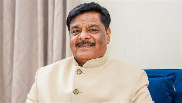 karnataka minister  s   dog   remark stirs row