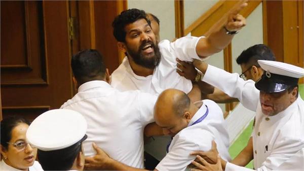 goa mla viresh borkar dragged out of tcp office