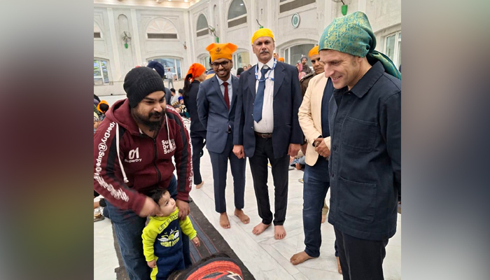 ਫਰਾਂਸ ਦੇ ਰਾਸ਼ਟਰਪਤੀ ਇਮੈਨੁਅਲ ਮੈਕਰੋਨ ਗੁਰਦੁਆਰਾ ਬੰਗਲਾ ਸਾਹਿਬ ਵਿਖੇ ਹੋਏ ਨਤਮਸਤਕ