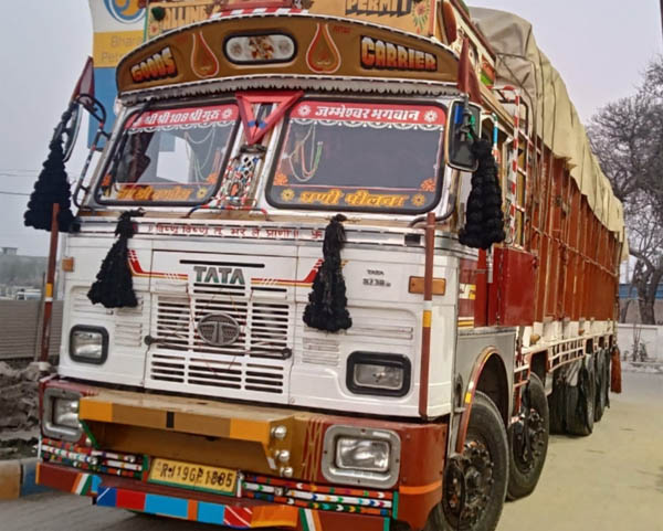 ਸੜਕਾਂ ਦੀ ਮੰਦੀ ਹਾਲਤ ਨੇ ਲਈ ਮਾਸੂਮ ਦੀ ਜਾਨ, 14 ਟਾਇਰਾਂ ਵਾਲੇ ਟਰੱਕ ਨੇ ਪਿਓ ਸਾਹਮਣੇ ਕੁਚਲਿਆ ਇਕਲੌਤਾ ਪੁੱਤਰ