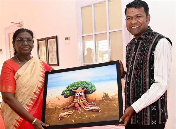 famous sand artist sudarshan patnaik meets president murmu