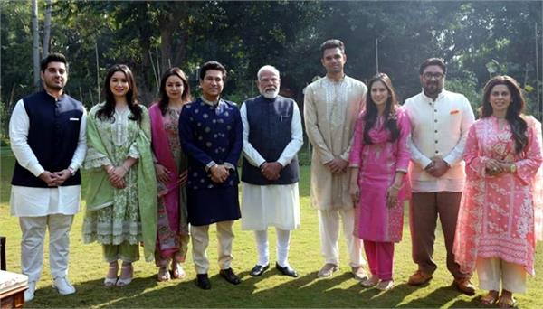 sachin invites pm modi  amit shah and rahul gandhi