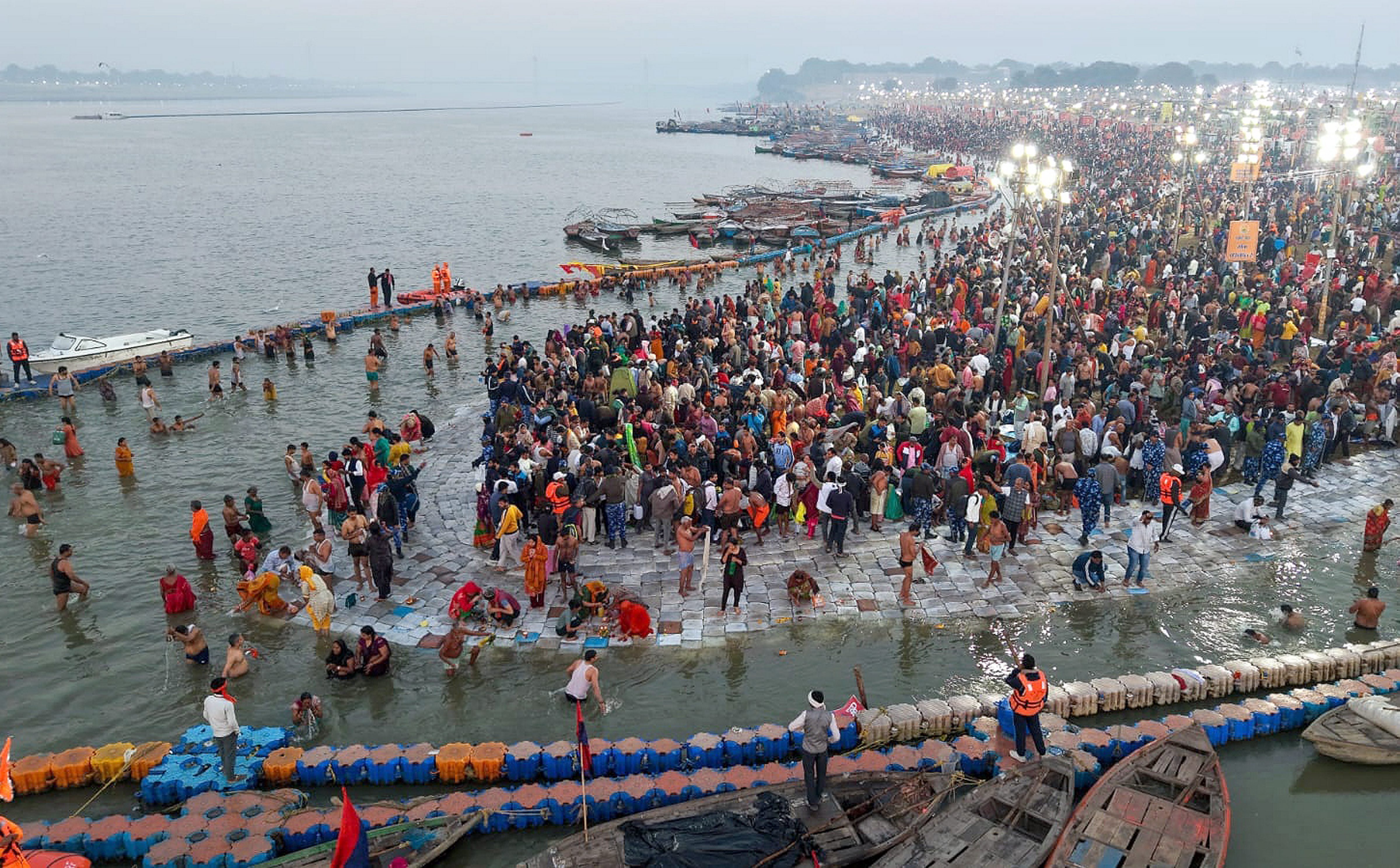 ਮਹਾਸ਼ਿਵਰਾਤਰੀ ’ਤੇ 40 ਲੱਖ ਸ਼ਰਧਾਲੂਆਂ ਨੇ ਲਾਈ ਸੰਗਮ ’ਚ ਡੁਬਕੀ, ਮਾਘ ਮੇਲੇ ਦੀ ਸਮਾਪਤੀ