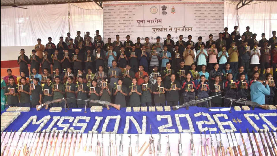 108 ਮਾਓਵਾਦੀਆਂ ਨੇ ਕੀਤਾ ਆਤਮ-ਸਮਰਪਣ, ਕਰੋੜਾਂ ਦੀ ਨਕਦੀ ਤੇ ਸੋਨਾ ਬਰਾਮਦ