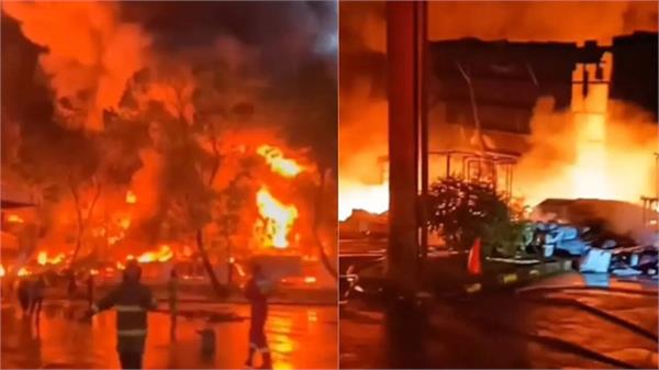 massive fire engulfs plastic factory in indonesia  s wanaherang