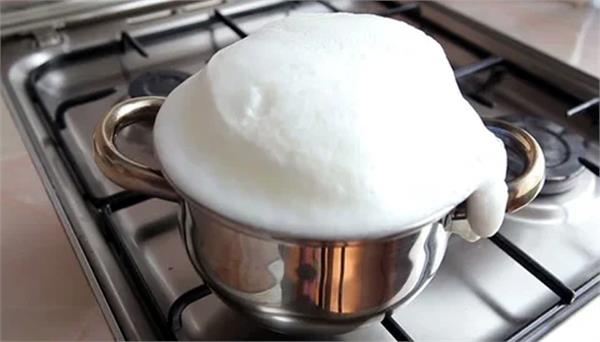 wife throws boiling milk on husband face