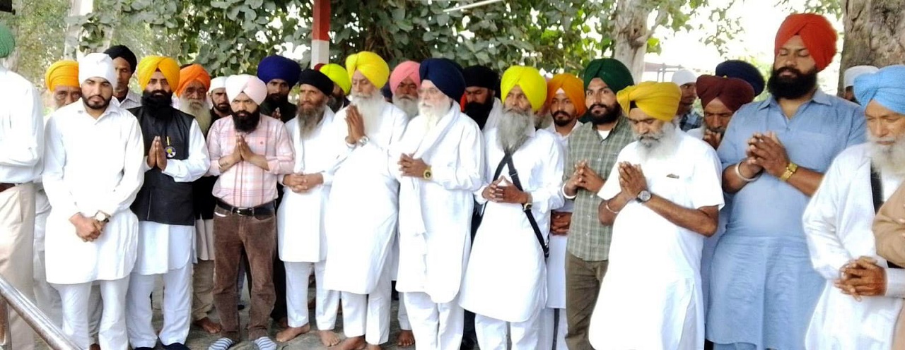 ਭਾਰਤ-ਪਾਕਿਸਤਾਨ ਸਰਹੱਦ ''ਤੇ ਸੰਗਤਾਂ ਨੇ ਕੀਤੀ ਗੁਰਦੁਆਰਾ ਸ੍ਰੀ ਕਰਤਾਰਪੁਰ ਸਾਹਿਬ ਦਾ ਮੁੜ ਲਾਂਘਾ ਖੋਲ੍ਹਣ ਲਈ ਅਰਦਾਸ