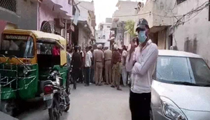 ਛੱਤ ’ਤੇ ਖੇਡ ਰਹੇ ਬੱਚੇ ਨਾਲ ਕੁਕਰਮ ਦੀ ਕੋਸ਼ਿਸ਼, ਲੋਕਾਂ ਨੇ ਫੜ ਕੇ ਕੀਤੀ ਛਿੱਤਰ-ਪਰੇਡ