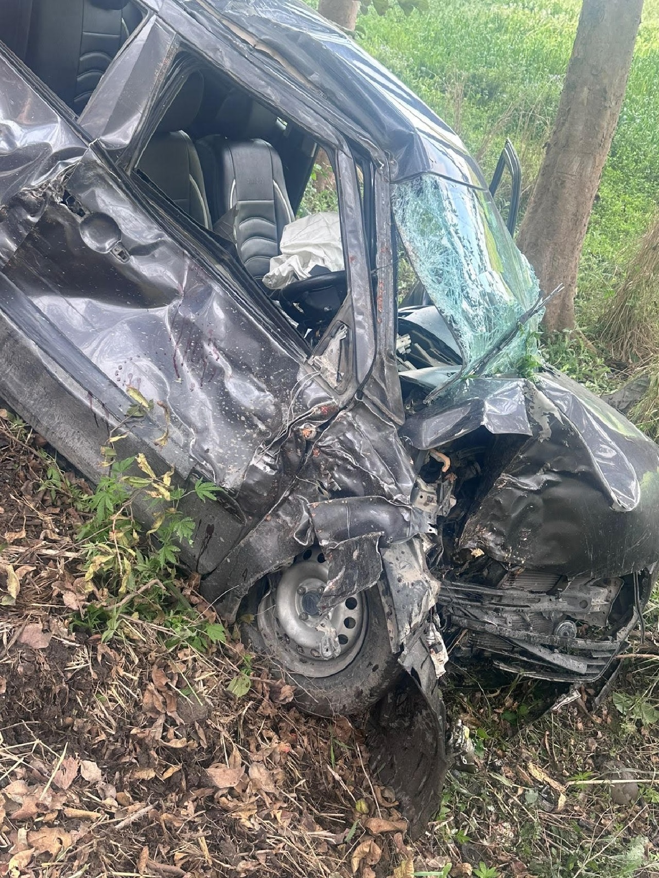 ਹੜ੍ਹਾਂ ਕਾਰਨ ਟੁੱਟੇ ਸੜਕ ਦੇ ਕਿਨਾਰੇ ਬਣ ਰਹੇ ਨੇ ਸੜਕੀ ਹਾਦਸਿਆਂ ਦਾ ਕਾਰਨ, ਹਾਦਸੇ ''ਚ ਵਾਲ-ਵਾਲ ਬਚਿਆ ਨੌਜਵਾਨ