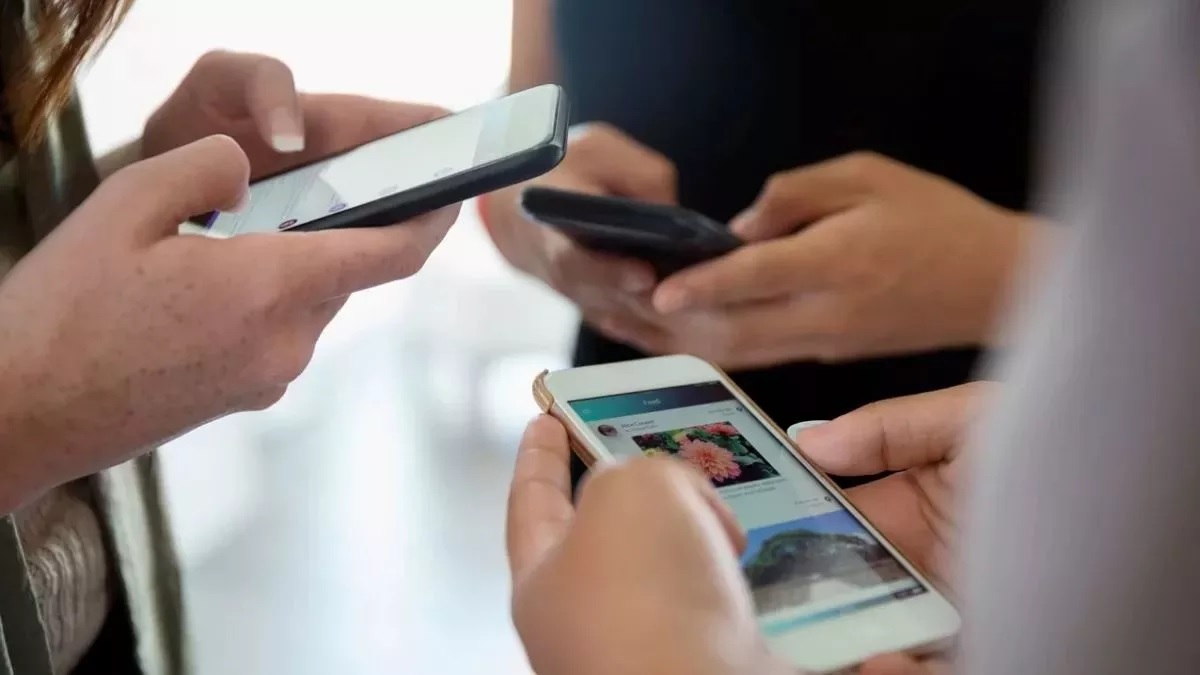 ‘ਮੋਬਾਈਲ ਦੇ ਜਾਲ ’ਚ ਫਸਦੇ ਵਿਦਿਆਰਥੀ-ਵਿਦਿਆਰਥਣਾਂ’ ਵਰਤੋਂ ’ਤੇ ਰੋਕ ਲਗਾਉਣੀ ਜ਼ਰੂਰੀ!