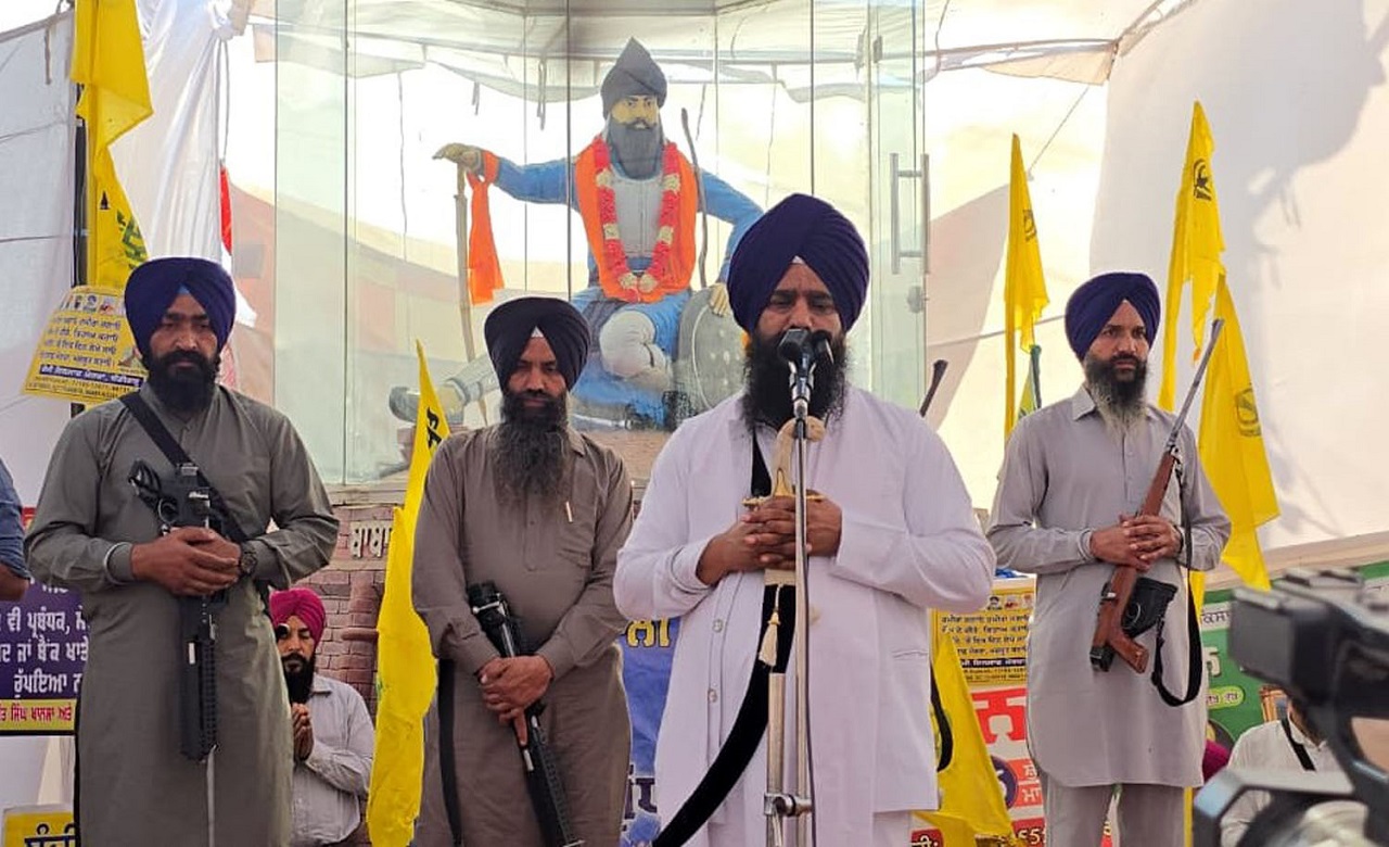 ਸ੍ਰੀ ਗੁਰੂ ਗ੍ਰੰਥ ਸਾਹਿਬ ਦੀ ਬੇਅਦਬੀ ਰੋਕਣ ਲਈ ਸਖ਼ਤ ਕਾਨੂੰਨ ਦੀ ਮੰਗ; ਜਥੇਦਾਰ ਗੜਗੱਜ ਨੇ ਸਮਾਣਾ ਮੋਰਚੇ ''ਚ ਭਰੀ ਹਾਮੀ