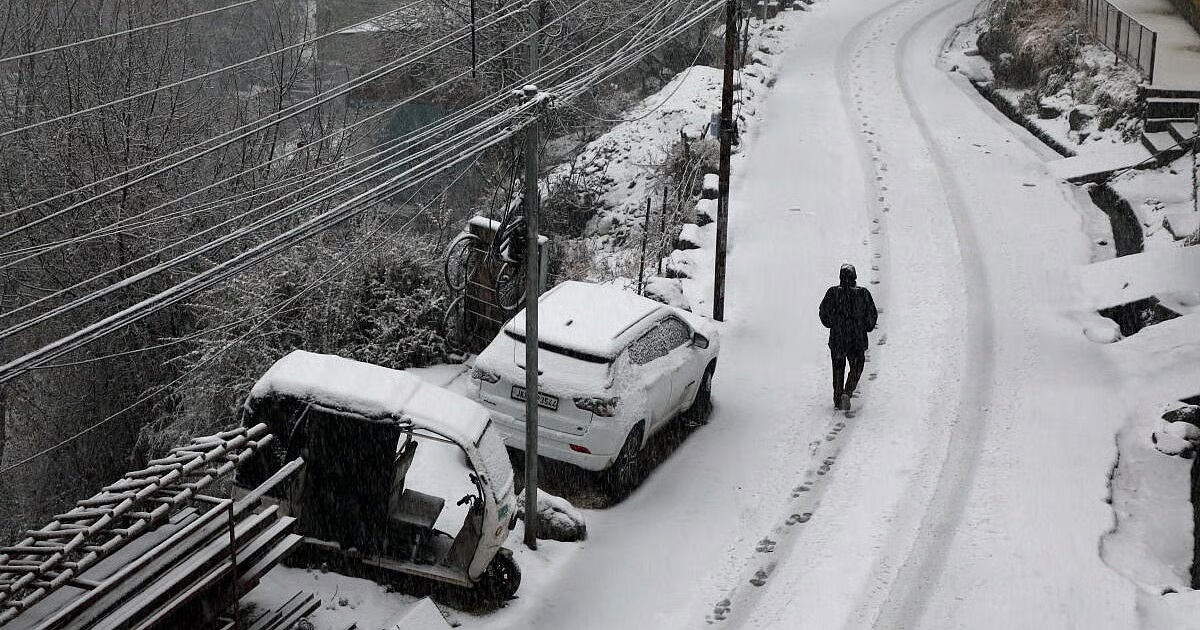 ਕਸ਼ਮੀਰ ''ਚ ਮੀਂਹ ਤੇ ਬਰਫ਼ਬਾਰੀ ਸਿਲਸਿਲਾ ਜਾਰੀ, ਕਿਸਾਨਾਂ ਲਈ ਐਡਵਾਈਜ਼ਰੀ