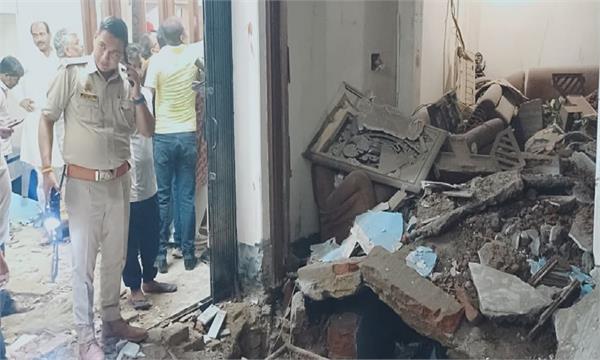 house explosion  two sons  6 injured