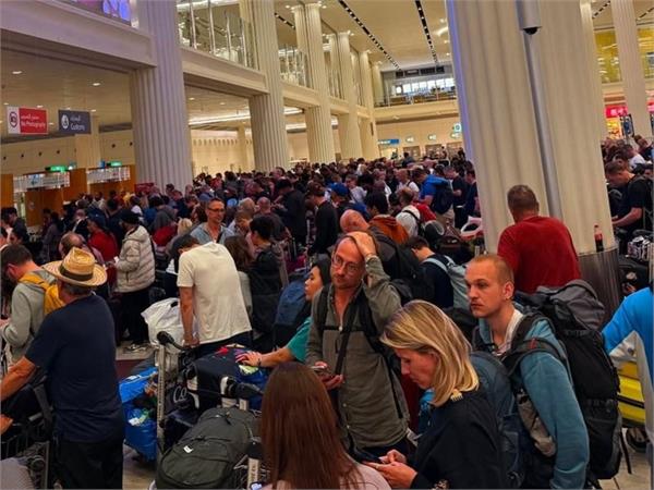 1600 citizens dubai airport
