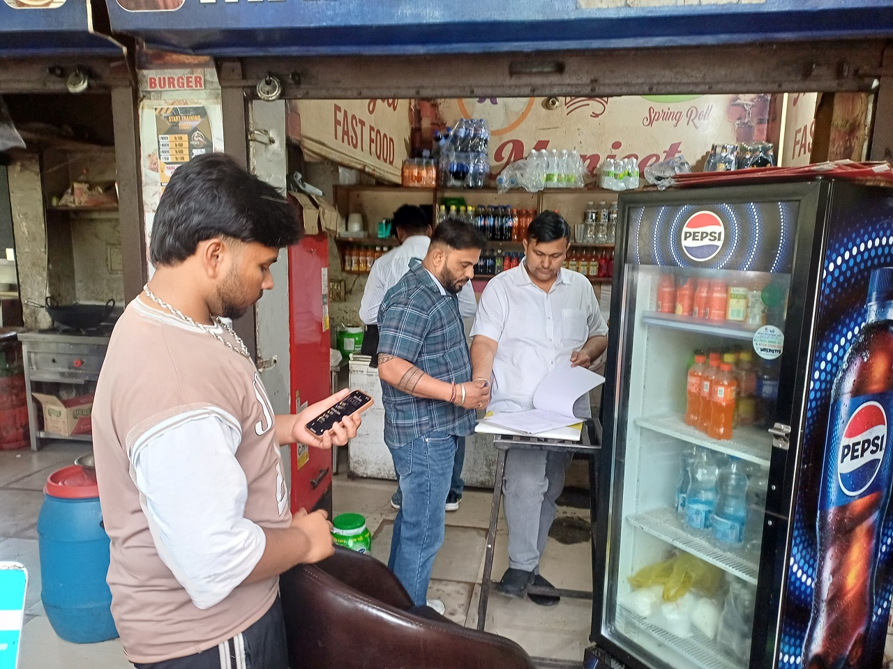 ਲੁਧਿਆਣਾ ''ਚ ਸਿਹਤ ਵਿਭਾਗ ਦਾ ਵੱਡਾ ਐਕਸ਼ਨ: ਵੱਖ-ਵੱਖ ਇਲਾਕਿਆਂ ''ਚੋਂ ਭਰੇ 21 ਫੂਡ ਸੈਂਪਲ