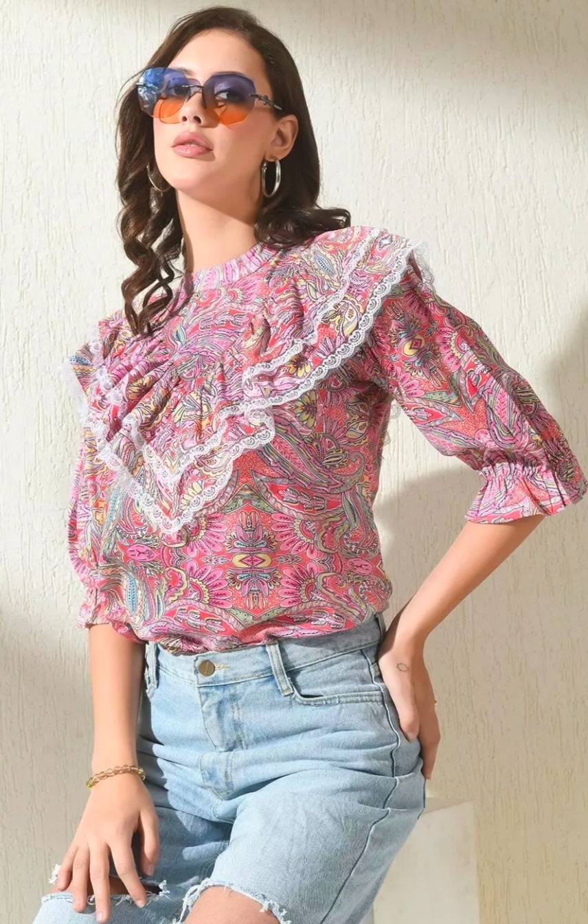 ਲੈਸ ਟ੍ਰਿਮ ਟਾਪ ਮੁਟਿਆਰਾਂ ਨੂੰ ਦੇ ਰਹੇ ਹਨ ਸਟਾਈਲਿਸ਼ ਲੁੱਕ