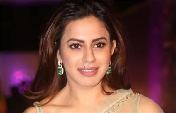 new twist in gold smuggling case  actress rania was cheated of rs 2 crore