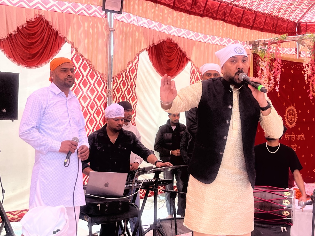 ਮਿਸ਼ਨਰੀ ਰੰਗ ''ਚ ਰੰਗਿਆ ਗਿਆ ਇਟਲੀ ਦਾ ਸ਼ਹਿਰ ਸਬਾਊਦੀਆ, ਗਾਇਕ ਬਲਰਾਜ ਬਿਲਗਾ ਨੇ ਲਾਈ ਹਾਜ਼ਰੀ