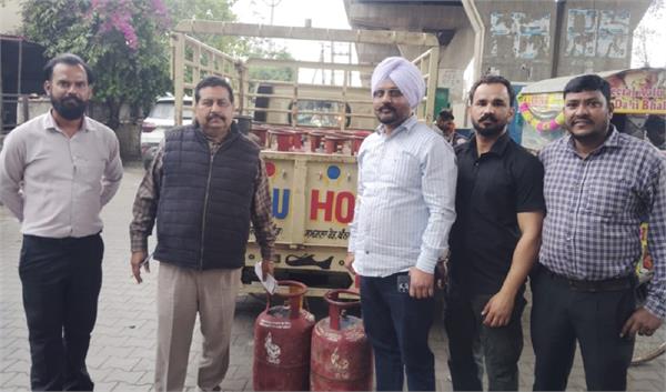 food supply department raids  seizes 10 domestic gas cylinders