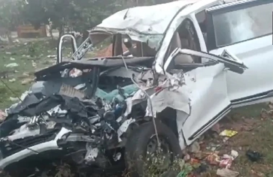 ਜੰਮੂ-ਕਸ਼ਮੀਰ ''ਚ ਵੱਡਾ ਹਾਦਸਾ, ਸੜਕ ਤੋਂ ਫਿਸਲ ਡੂੰਘੀ ਖੱਡ ''ਚ ਡਿੱਗੀ ਕਾਰ, ਭੈਣ-ਭਰਾ ਸਣੇ 3 ਦੀ ਮੌਤ